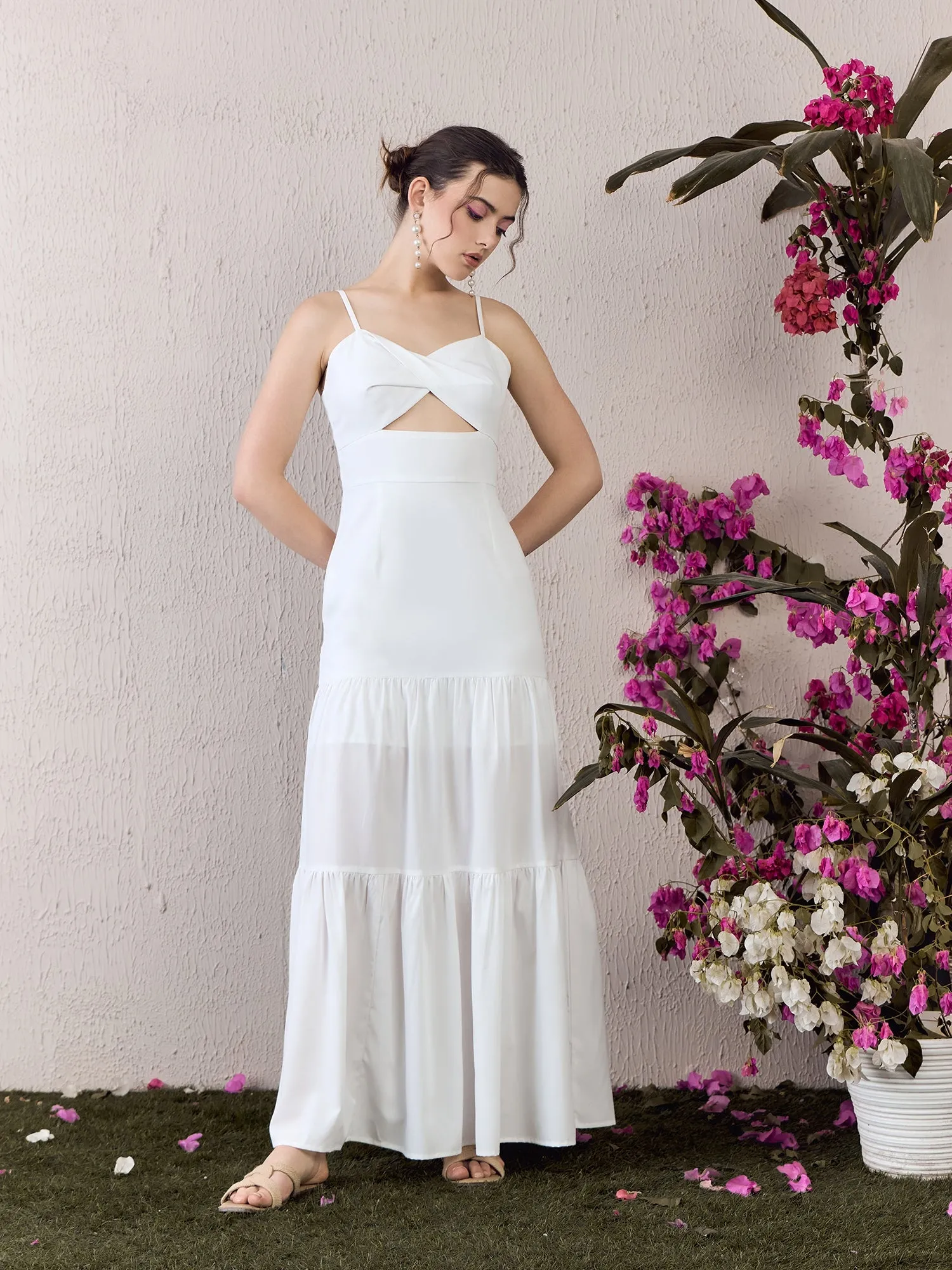 Berrylush Women Solid White Sweetheart Neck Sleeveless Front Twist Cutout Straight Hem Ruffled Maxi Dress