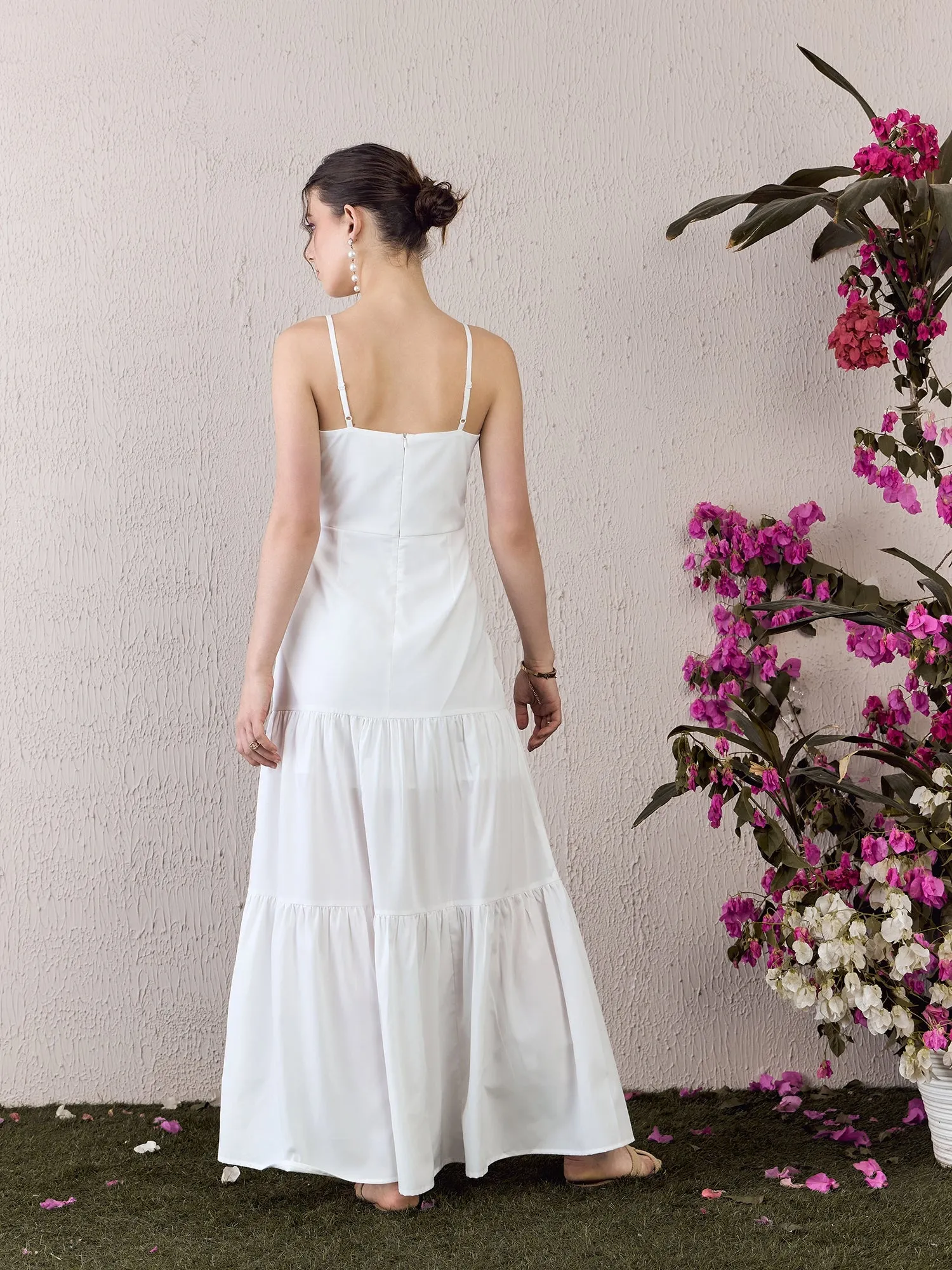 Berrylush Women Solid White Sweetheart Neck Sleeveless Front Twist Cutout Straight Hem Ruffled Maxi Dress