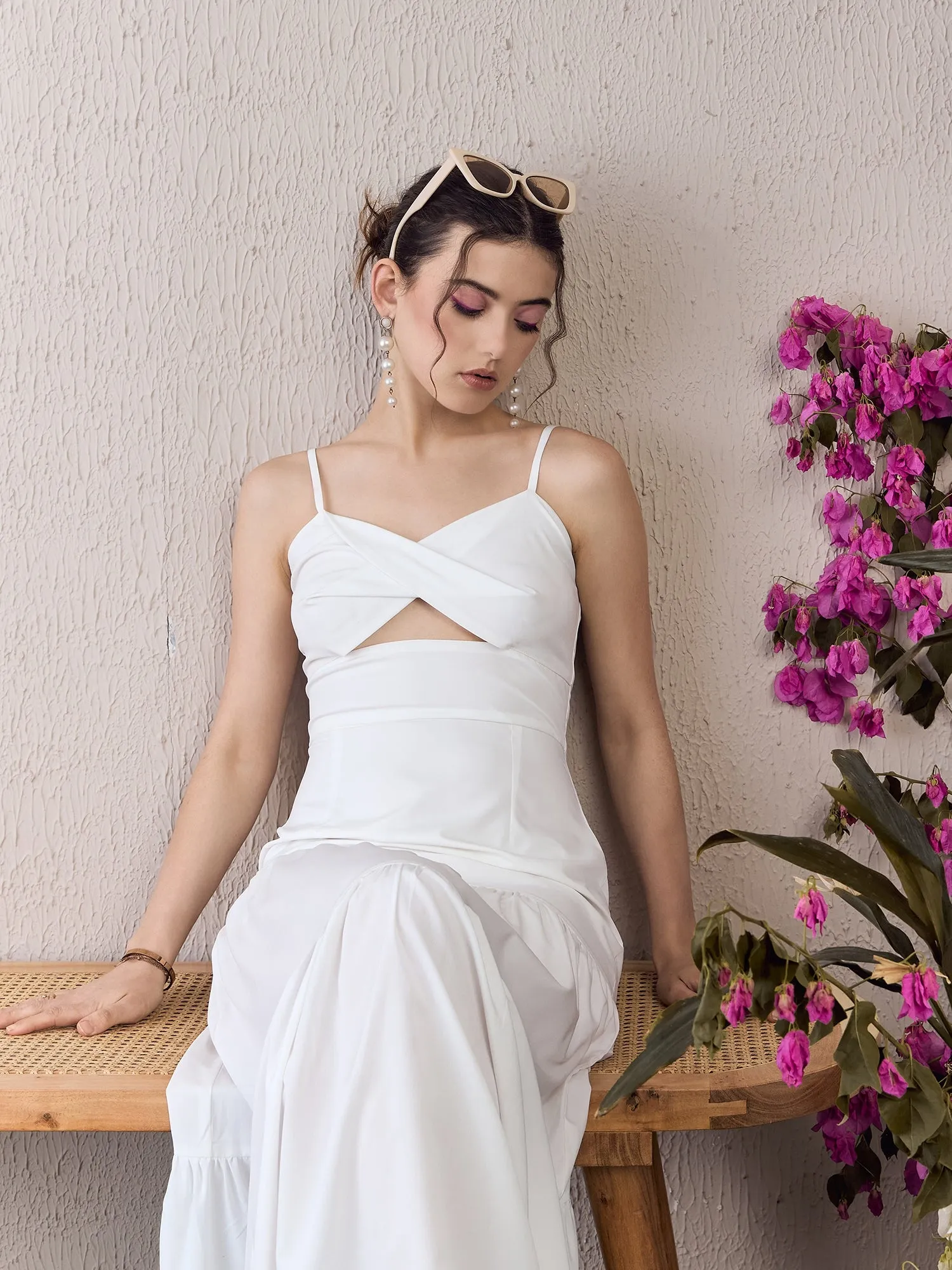 Berrylush Women Solid White Sweetheart Neck Sleeveless Front Twist Cutout Straight Hem Ruffled Maxi Dress